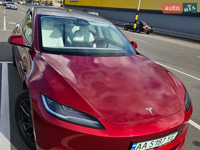 Седан Tesla Model 3 2024 в Киеве