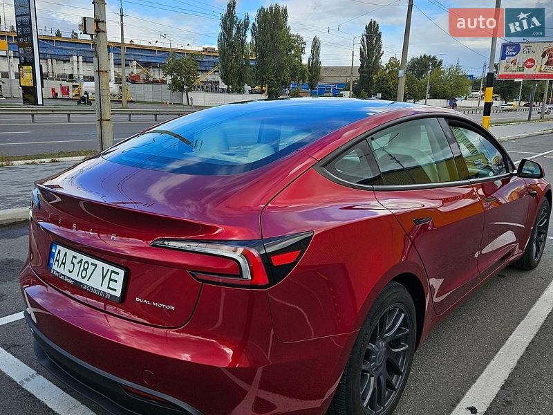 Седан Tesla Model 3 2024 в Киеве