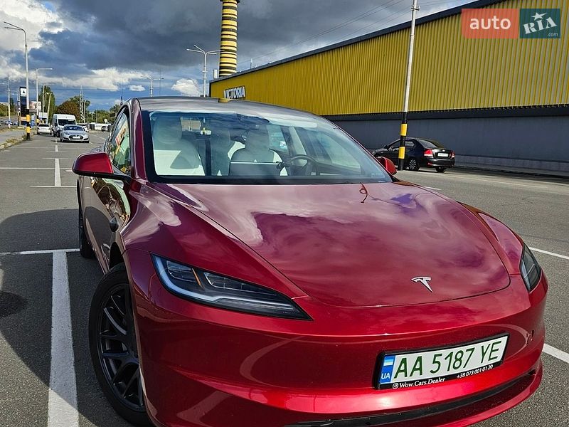 Седан Tesla Model 3 2024 в Киеве