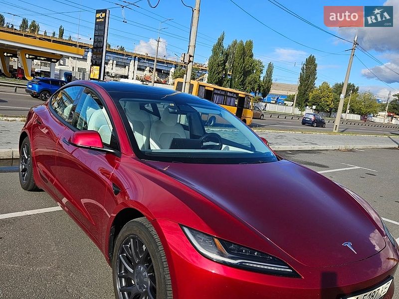 Седан Tesla Model 3 2024 в Киеве