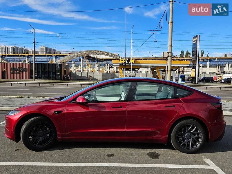 Седан Tesla Model 3 2024 в Киеве