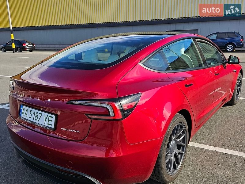 Седан Tesla Model 3 2024 в Киеве