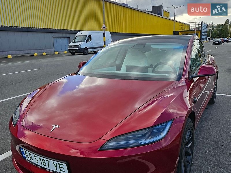 Седан Tesla Model 3 2024 в Киеве