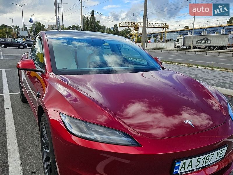 Седан Tesla Model 3 2024 в Киеве