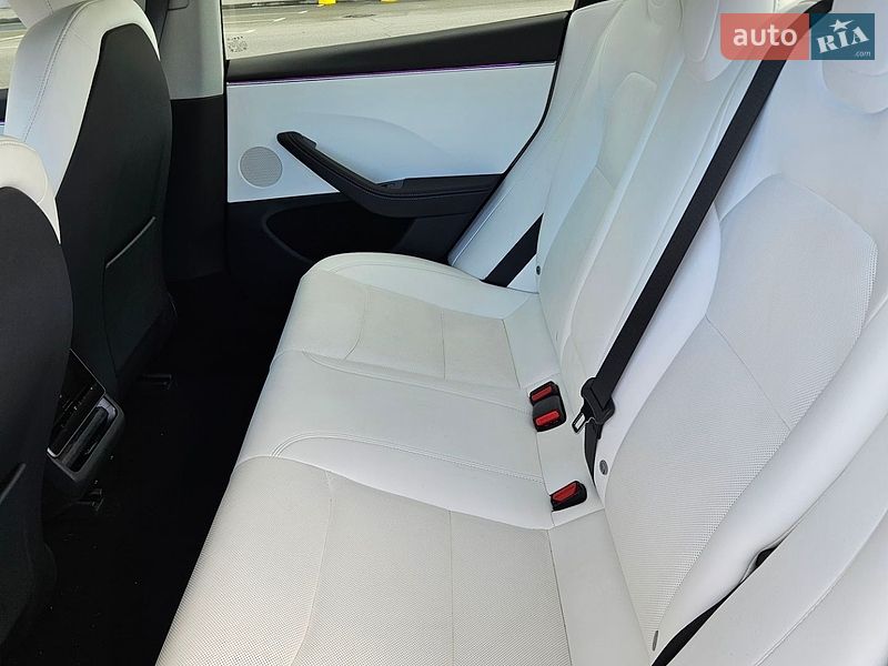 Седан Tesla Model 3 2024 в Киеве