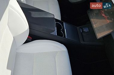 Седан Tesla Model 3 2024 в Киеве