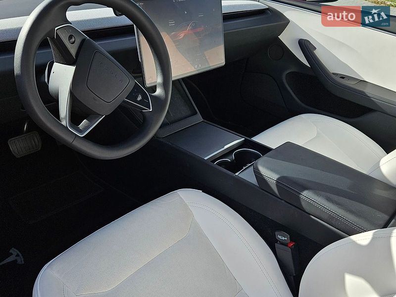 Седан Tesla Model 3 2024 в Киеве