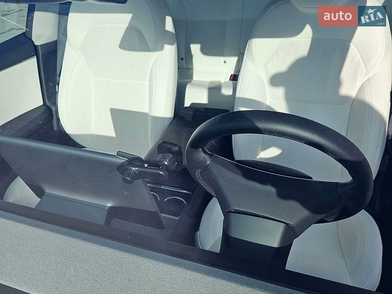 Седан Tesla Model 3 2024 в Киеве