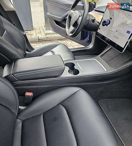 Седан Tesla Model 3 2020 в Рівному