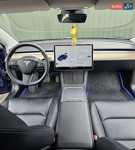 Седан Tesla Model 3 2020 в Рівному