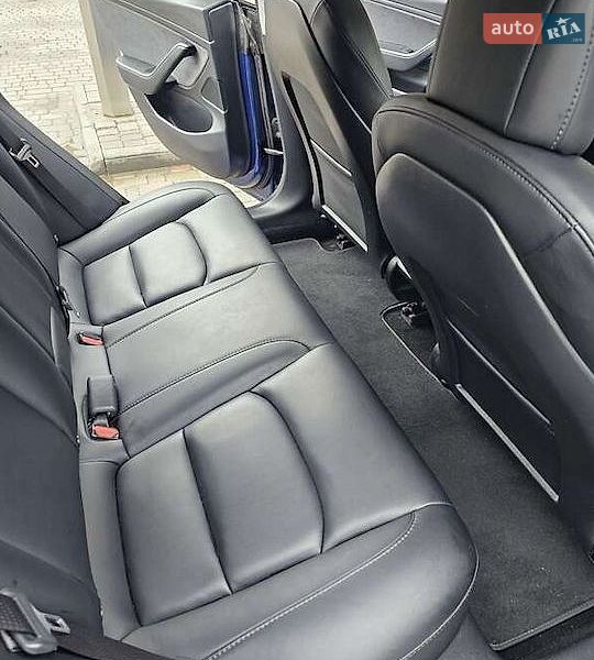 Седан Tesla Model 3 2020 в Рівному