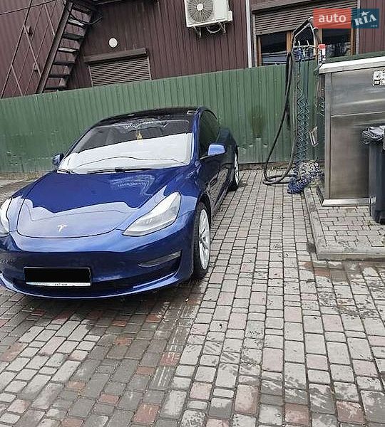 Седан Tesla Model 3 2020 в Рівному