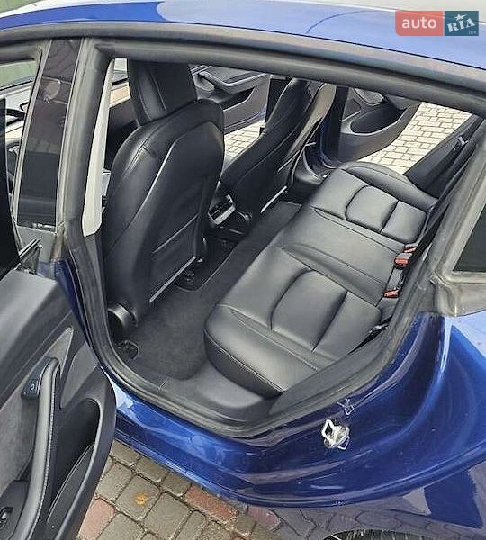 Седан Tesla Model 3 2020 в Рівному