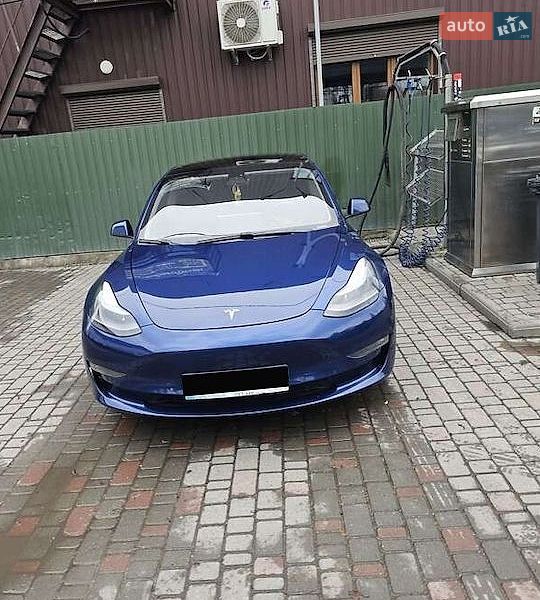 Седан Tesla Model 3 2020 в Рівному