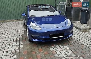 Седан Tesla Model 3 2020 в Рівному
