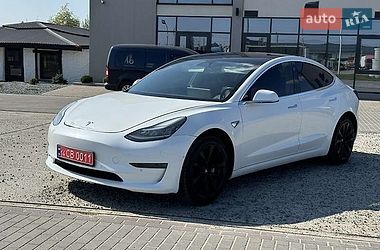 Седан Tesla Model 3 2019 в Киеве
