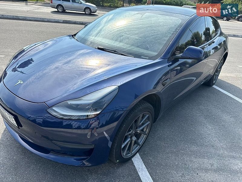Седан Tesla Model 3 2023 в Києві