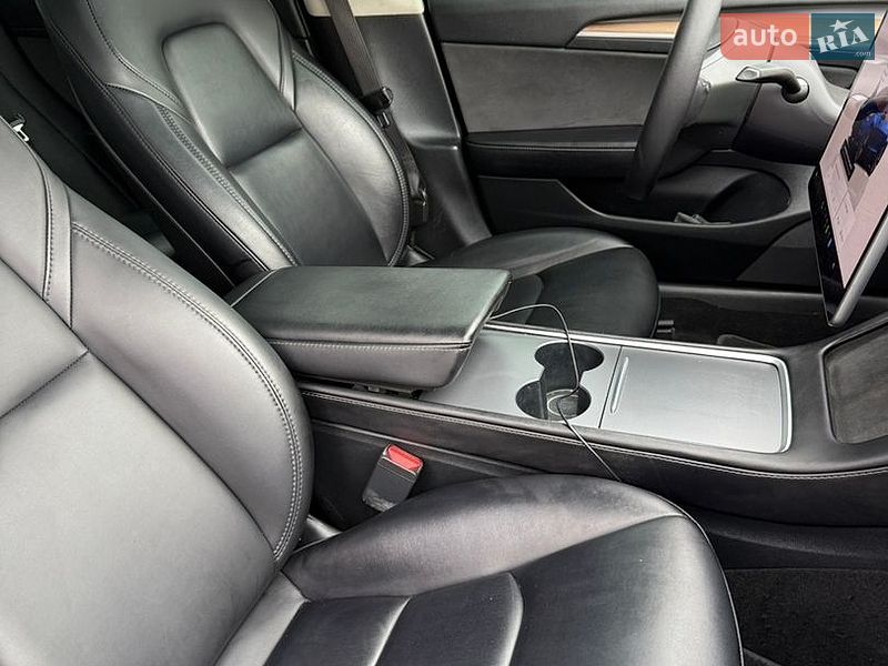 Седан Tesla Model 3 2023 в Києві
