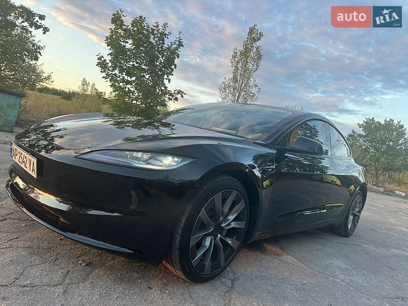 Седан Tesla Model 3 2024 в Запоріжжі