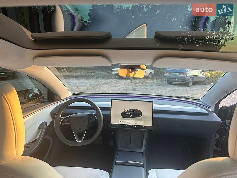 Седан Tesla Model 3 2024 в Запоріжжі