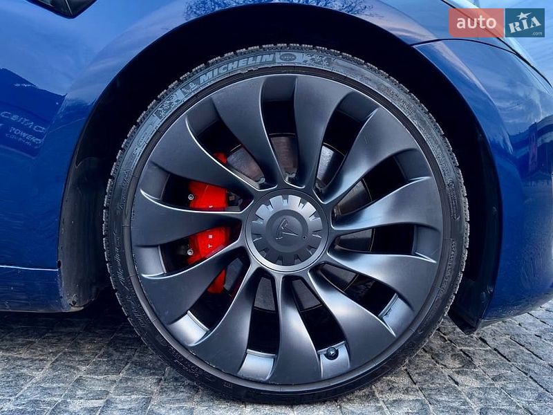 Седан Tesla Model 3 2023 в Дніпрі