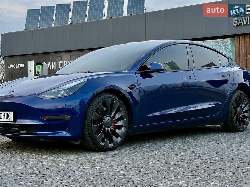 Седан Tesla Model 3 2023 в Дніпрі