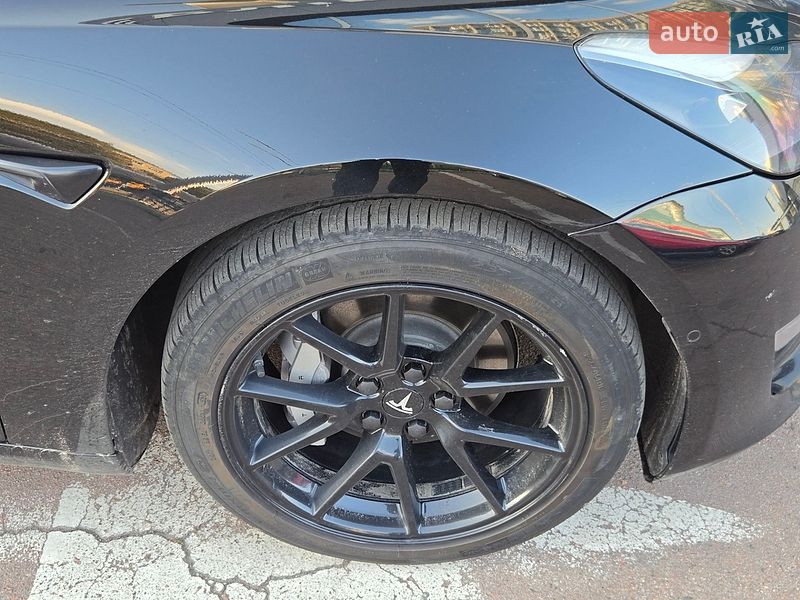 Седан Tesla Model 3 2021 в Киеве