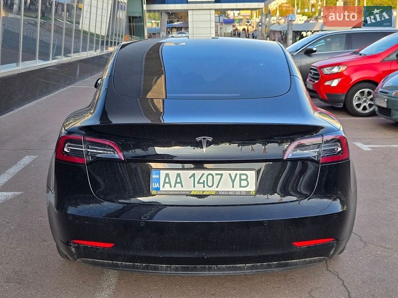 Седан Tesla Model 3 2021 в Киеве