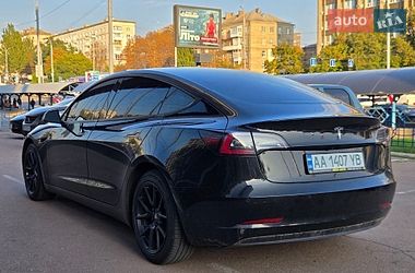 Седан Tesla Model 3 2021 в Киеве
