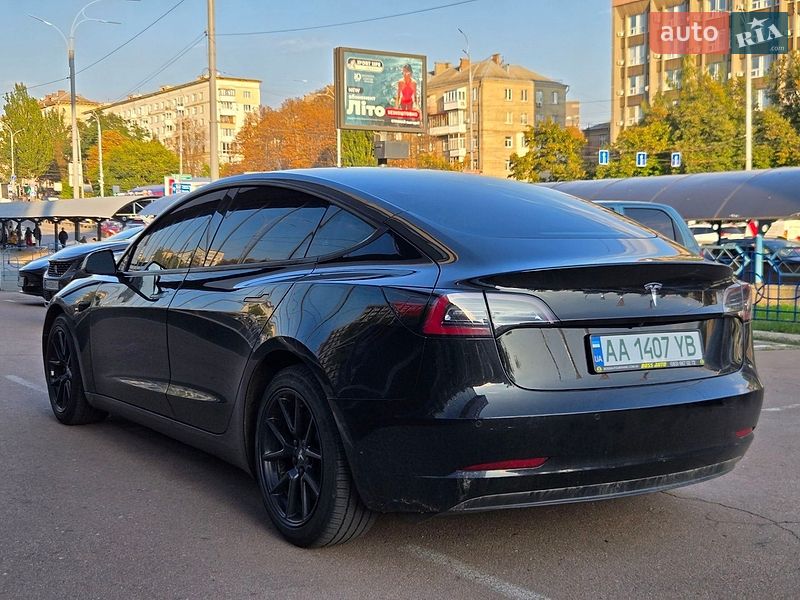 Седан Tesla Model 3 2021 в Киеве