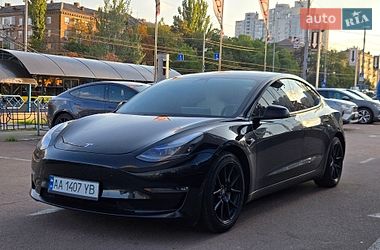 Седан Tesla Model 3 2021 в Киеве