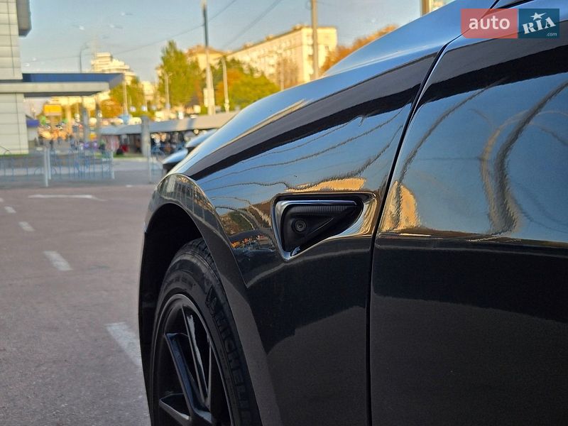 Седан Tesla Model 3 2021 в Киеве