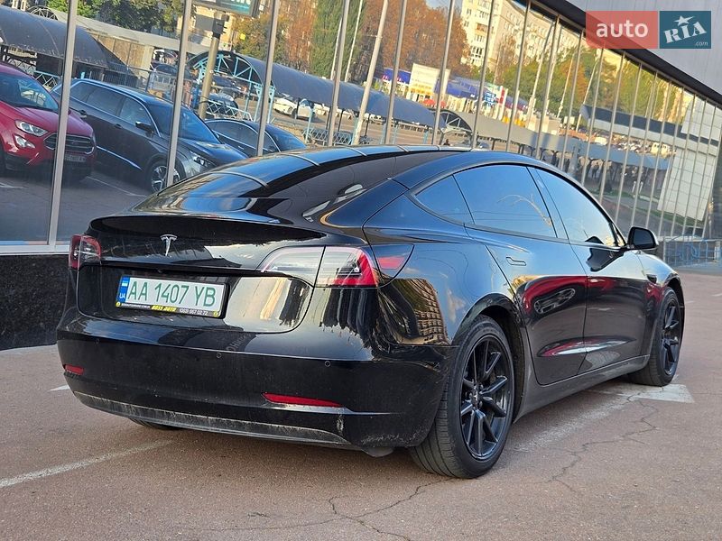 Седан Tesla Model 3 2021 в Киеве