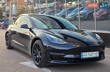Седан Tesla Model 3 2021 в Киеве