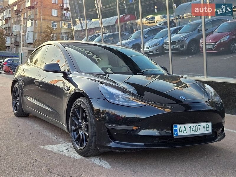 Седан Tesla Model 3 2021 в Киеве