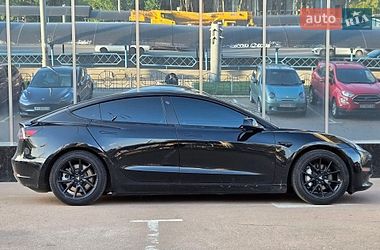 Седан Tesla Model 3 2021 в Киеве