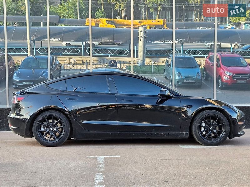 Седан Tesla Model 3 2021 в Киеве
