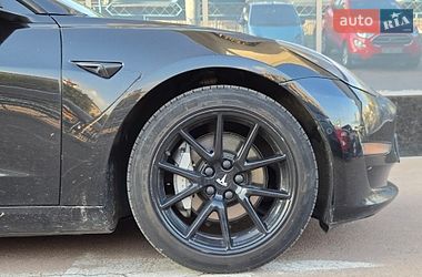 Седан Tesla Model 3 2021 в Киеве