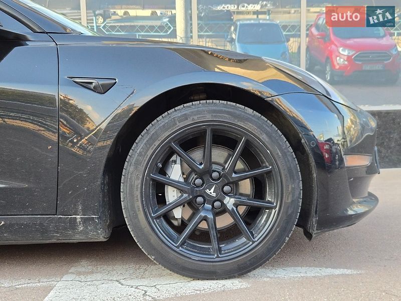 Седан Tesla Model 3 2021 в Киеве
