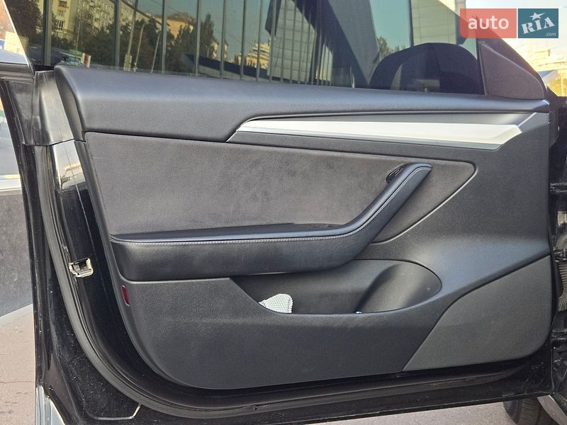 Седан Tesla Model 3 2021 в Киеве