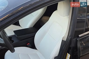 Седан Tesla Model 3 2021 в Киеве