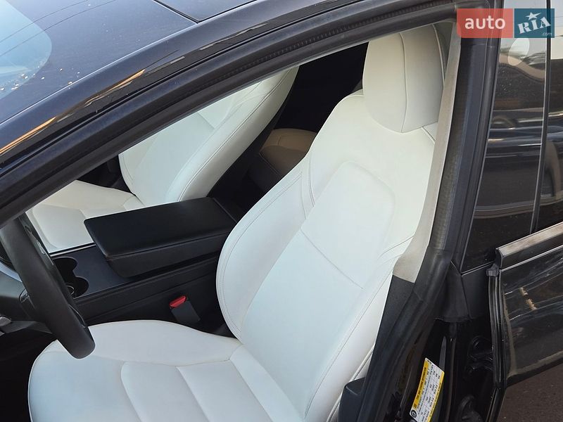 Седан Tesla Model 3 2021 в Киеве