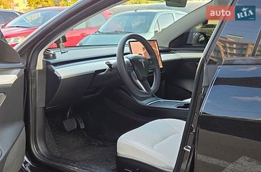 Седан Tesla Model 3 2021 в Киеве