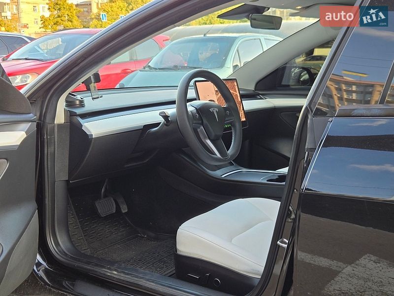 Седан Tesla Model 3 2021 в Киеве