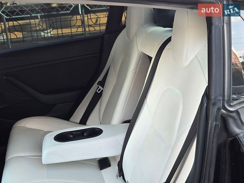 Седан Tesla Model 3 2021 в Киеве