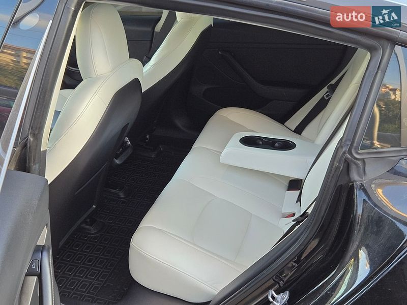 Седан Tesla Model 3 2021 в Киеве