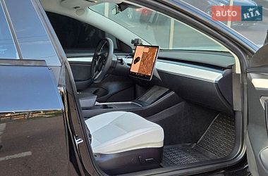 Седан Tesla Model 3 2021 в Киеве