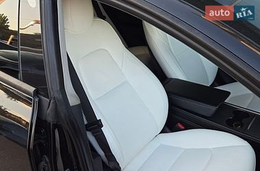 Седан Tesla Model 3 2021 в Киеве