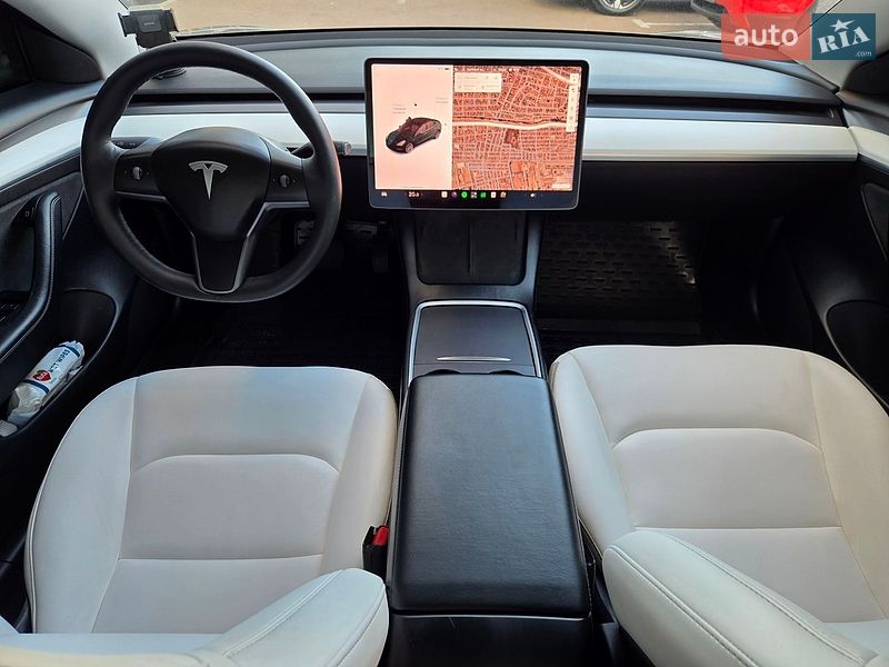 Седан Tesla Model 3 2021 в Киеве