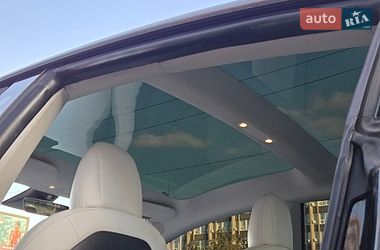 Седан Tesla Model 3 2021 в Киеве
